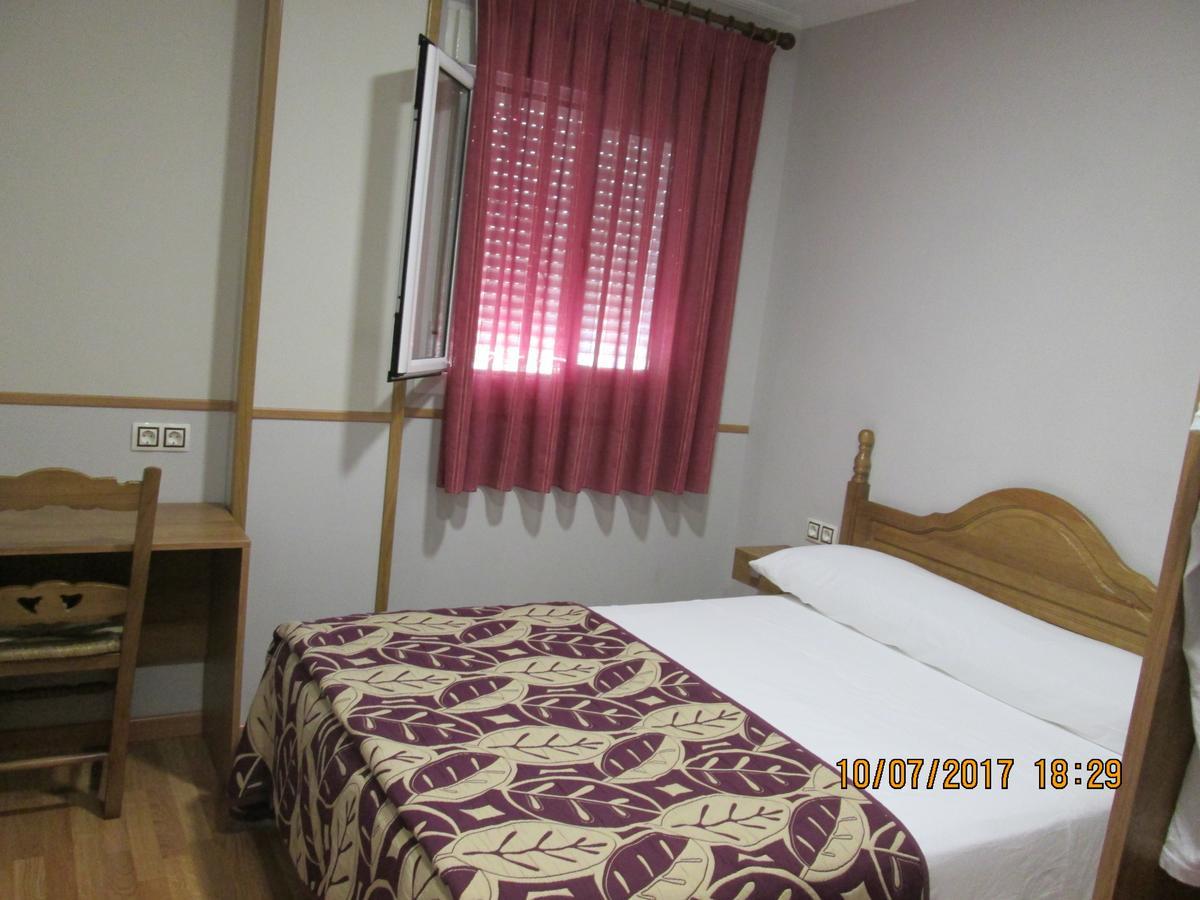 Fuensanta de Martos Hostal Banderas מראה חיצוני תמונה